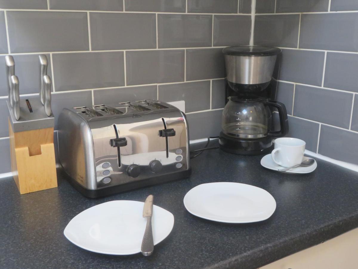 Entire 2 Bed Ground Floor Apartment Central But Quiet Newmarket  Ngoại thất bức ảnh