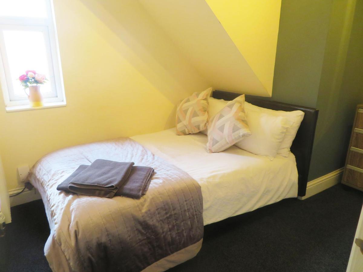 Entire 2 Bed Ground Floor Apartment Central But Quiet Newmarket  Ngoại thất bức ảnh
